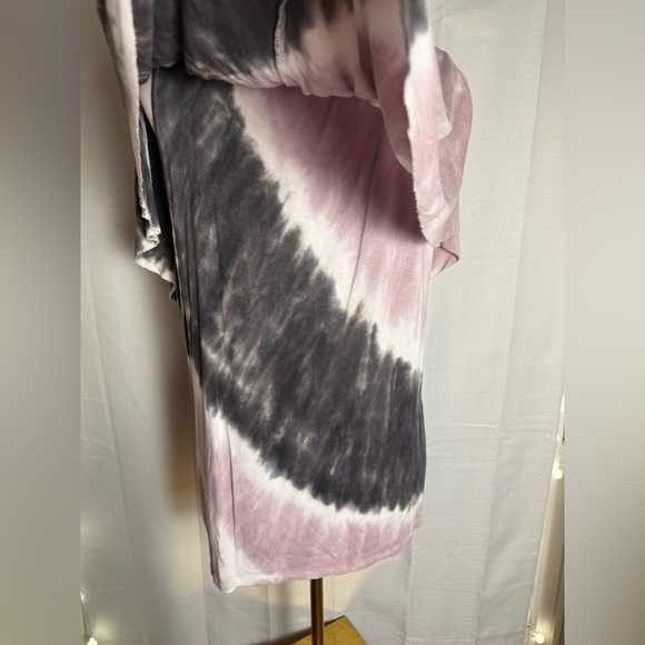 Juicy Couture Pink and Gray Asymmetrical Short Sleeve Blouse - Picture 2 of 6